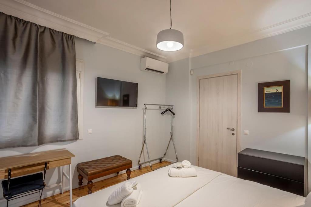 Karolou Ntil- Ground Floor *